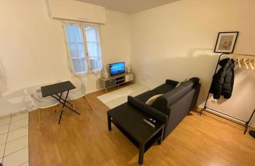 Conflans-Sainte-Honorine Apartment | Studio Cosy Conflans centre près de la Seine