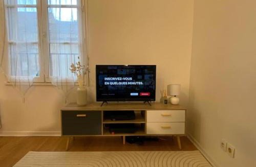 Conflans-Sainte-Honorine Apartment | Studio Cosy Conflans centre près de la Seine