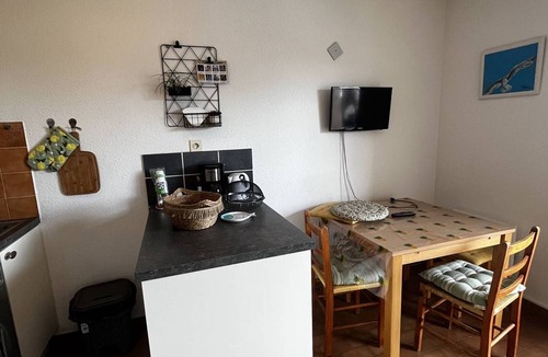 Le Port Apartment | Studio Cabin Canet Beach for 4 – Elevator, Marina View