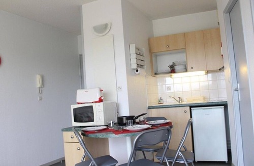 La Rochelle Apartment | Studio cabin 4 pers La Rochelle with balcony, parking