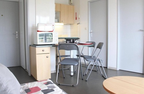 La Rochelle Apartment | Studio cabin 4 pers La Rochelle with balcony, parking