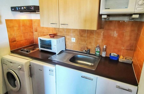 Le Port Apartment | Studio Cabin Sleeps 4 at Canet-Plage with Parking, Near Beach and Shops