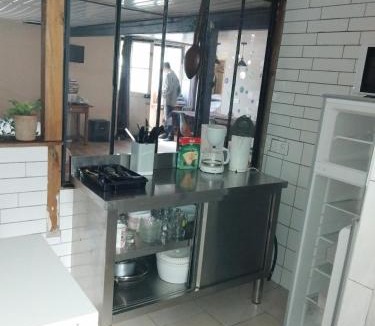 Saint-Priest Apartment | Studio calme avec billard