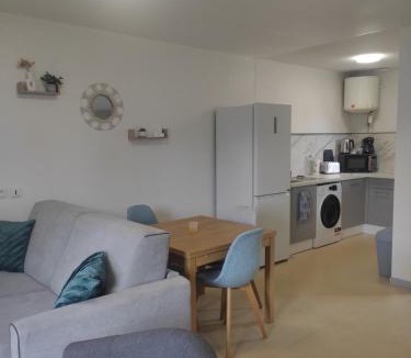 Le Mayet-de-Montagne Apartment | Studio calme et spacieux