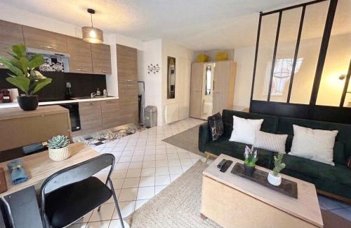 Nogent Village Apartment | Studio calme, RER 5mn,Paris en 15mn,commerces 3mn