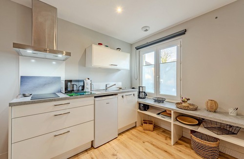 Loperec Apartment | Studio 'Cap À L’ouest' with Shared Terrace, Shared Garden and Wi-Fi