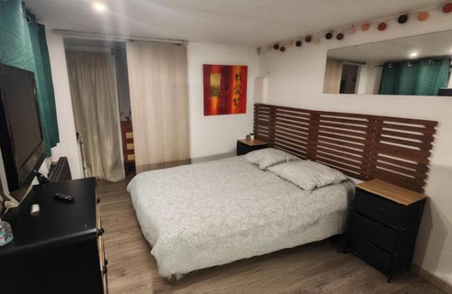 Bourges Apartment | Studio Cerf, quartier marais, terrasse rez de chaussé, jardin accessible, matelas confortable