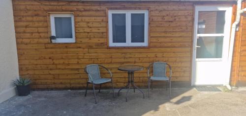 Bourges Apartment | Studio Cerf, quartier marais, terrasse rez de chaussé, jardin accessible, matelas confortable
