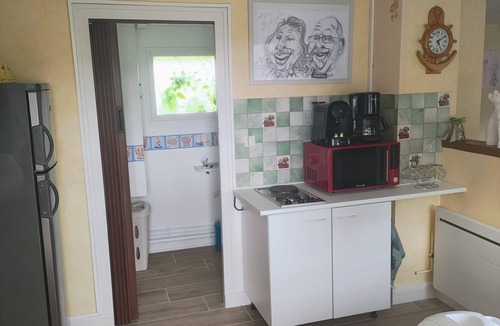 Saint-Dizier Apartment | Studio "Chez Fred et Angela" with Shared Garden and Wi-Fi
