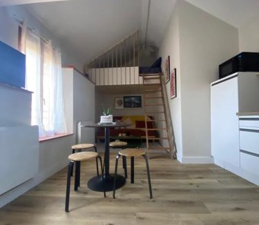 Pontarlier Apartment | Studio coloré et tout confort en plein centre