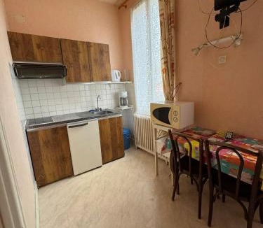 Neris-les-Bains Apartment | Studio confort à Néris-les-Bains - 18 m² avec jardin