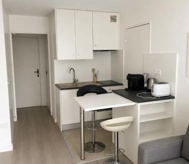 Bussy-Saint-Georges Apartment | Studio Cosy à 5 min de Disneyland Paris