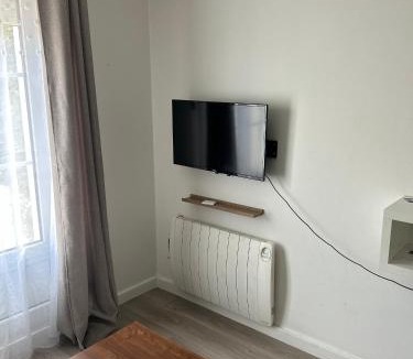 Bussy-Saint-Georges Apartment | Studio Cosy à 5 min de Disneyland Paris