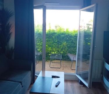 Alencon Apartment | Studio cosy au RDC parking privé, térasse, wifi
