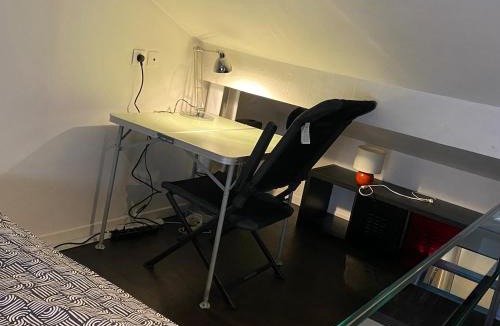 Rungis Apartment | Studio cosy climatisé avec chambre mansardée Monnet-Mermoz Tram Métro 15 mnParis