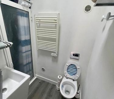 Rungis Apartment | Studio cosy climatisé avec chambre mansardée Monnet-Mermoz Tram Métro 15 mnParis