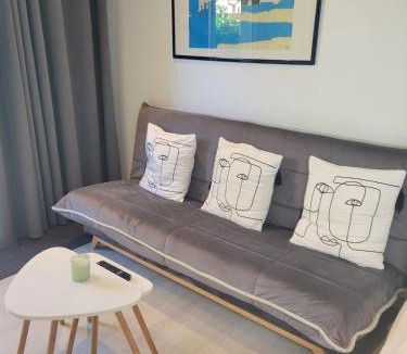 Nevers House | Studio cosy Climatisation, terrasse privée, parking devant la maison
