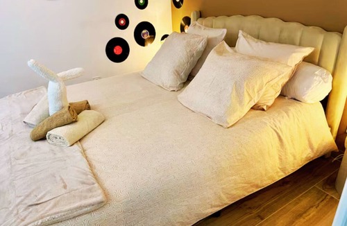 Varennes-Vauzelles Bed & Breakfast | Studio Cosy - Spa & pool in the castle barns