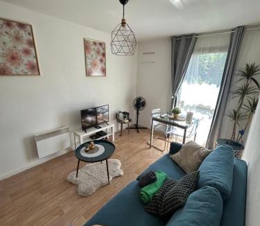 Quincy-sous-Senart Apartment | Studio cosy Gare à 1 min Accès Paris rapide