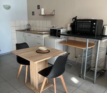 La Celle-sur-Loire Apartment | Studio cosy meublé tout confort, Proche centrale, Idéal pros & week-ends