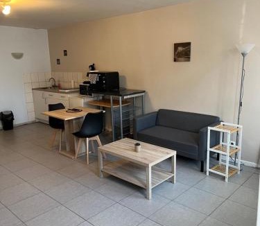 La Celle-sur-Loire Apartment | Studio cosy meublé tout confort, Proche centrale, Idéal pros & week-ends