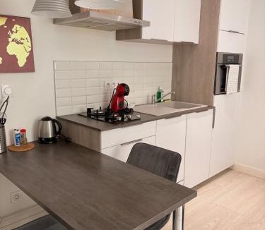 Quartier Capuche-Allies Apartment | Studio cosy - Wifi - Tram au pied