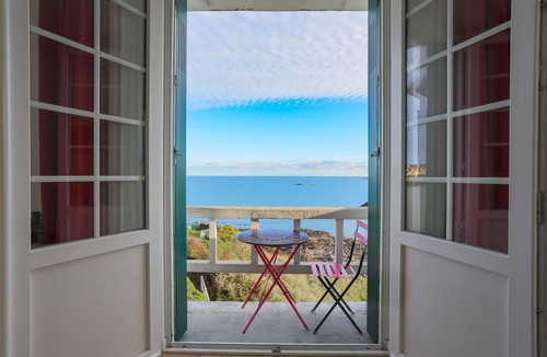 Saint-Quay-Portrieux Apartment | Studio "Direct Sea View for 2 People" with Sea View, 2 Balconies and Wi-Fi