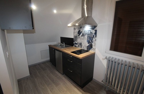 Loudeac Apartment | STUDIO EAST private kitchen and bathroom wc