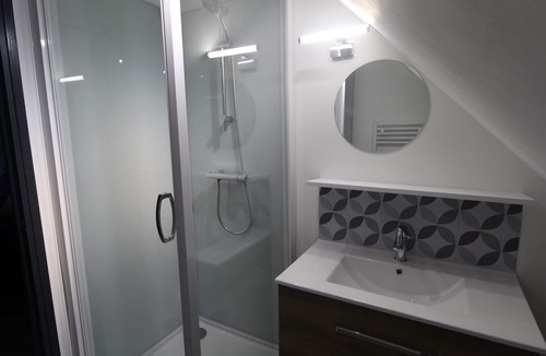 Loudeac Apartment | STUDIO EAST private kitchen and bathroom wc