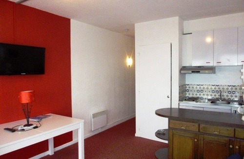 Arette Apartment | Studio for 6 at the slopes with balcony, ski locker, and free parking