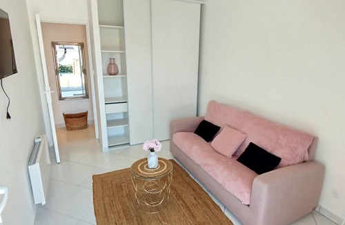 Dammarie Les Lys Apartment | Studio for rent in Dammarie-les-Lys, in a quiet area close to all amenities.