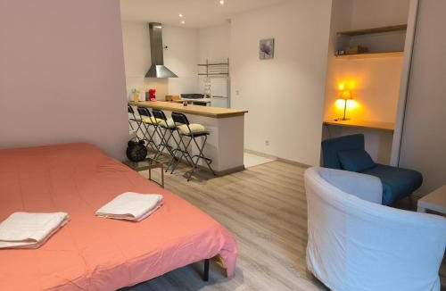 Saint-Clement-sur-Durance Apartment | Studio rénové avec balcon & vue sur les montagnes