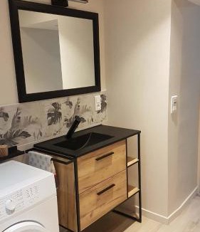 Saint-Georges-de-Luzencon Apartment | studio