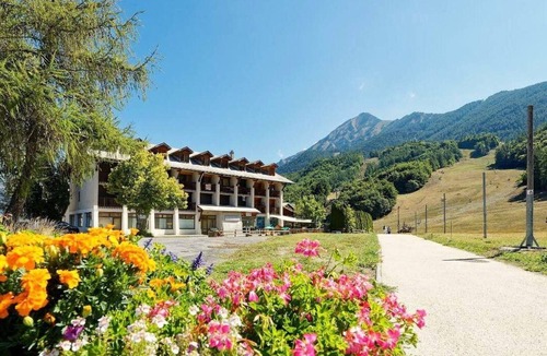Saint-Leger-les-Melezes Apartment | Studio 3 Pers at the Foot of the Slopes in St Léger les Mélèzes with Parking