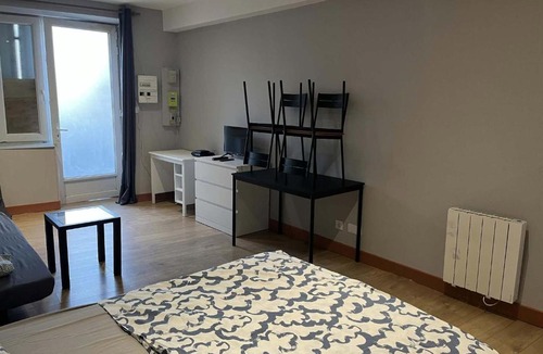 Saint-Pourcain-sur-Sioule Apartment | studio