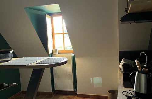 Loigne-sur-Mayenne Apartment | Studio in a 28-hectare property, with all modern conveniences, on the banks of the Mayenne river