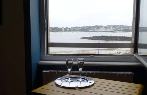 Plougasnou Apartment | Studio in Plougasnou with Sea View and Beaches
