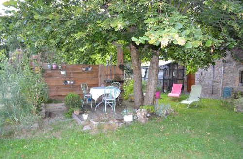 Egliseneuve-pres-Billom Bed & Breakfast | studio indépendant dans maison à la campagne