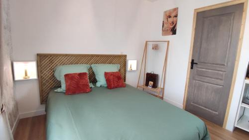 Saint-Jean-de-Daye Apartment | Studio jardin st jean de daye