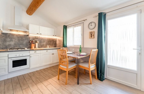 Bedoin Apartment | Studio 'La Petite Maison' with view of Mont Ventoux, Wi-Fi and air conditioning