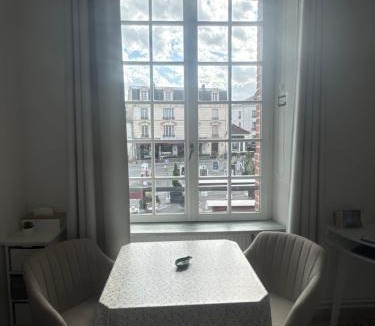 Fontainebleau Apartment | Studio Le Mansart au pied du Château Insead