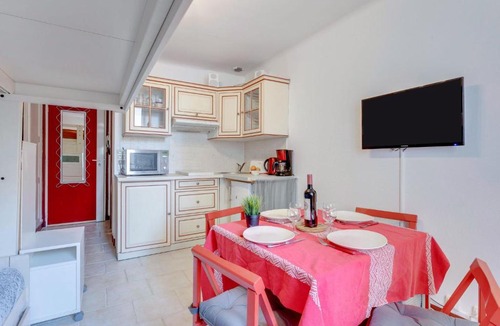 Saint-Jean-de-Luz City Center Apartment | Studio Les 3 couronnes- l'Annexe by Interhome