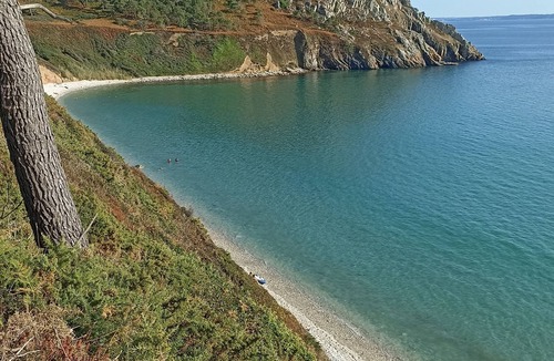 Morgat Apartment | Studio, Les Yeux sur l'eau, facing Morgat beach,