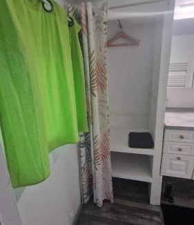 Bourges Apartment | Studio Marmotte, quartier marais, terrasse en rez de jardin, matelas confort