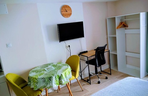 Saint-Assiscle House | Studio meublé, WI-FI à 10 minutes des plages, linge fourni