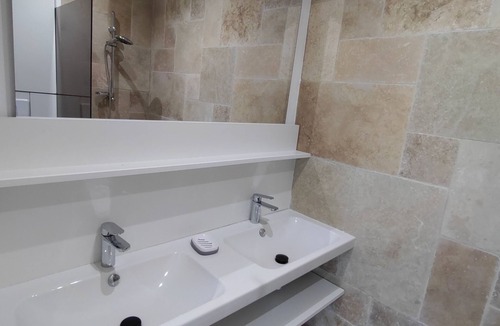 Saint-Melany Apartment | Studio of the Blue House of Ardèche - with access to the pool and the river