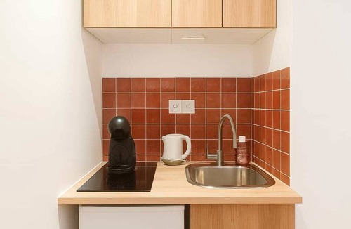 Combat Apartment | Studio Paris 19eme Metro Proche, Calme Confort