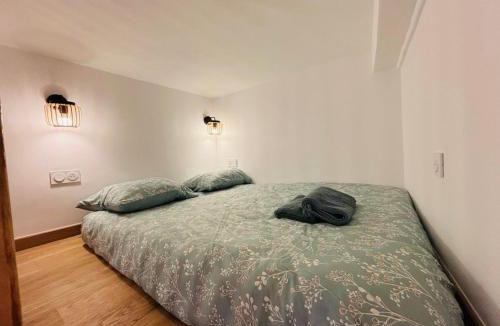 8th Arrondissement Apartment | Studio Penthievre Champs Elysée