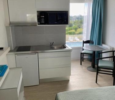 Trevou-Treguignec Apartment | Studio piscine et vue mer