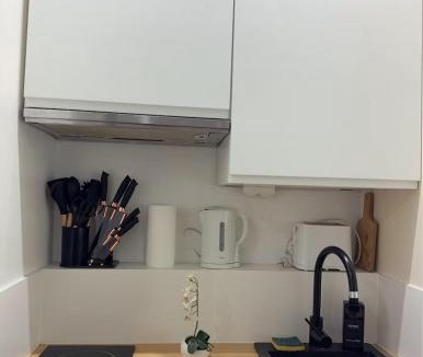 8th Arrondissement Apartment | Studio Ponthieu sur Champs Elysées - calme & design